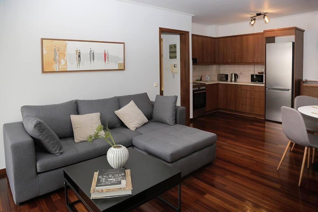 Charming Apartment Near Center เอเธนส์ ภายนอก รูปภาพ